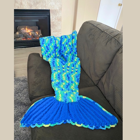 Mermaid Knit Blanket Throw - Picture 5 of 6